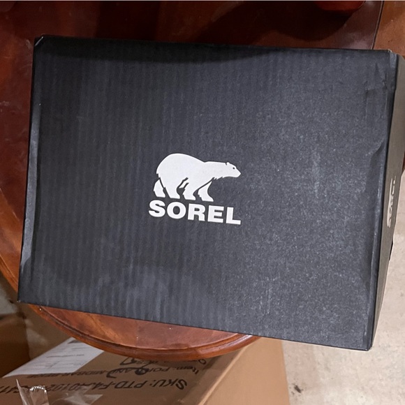 Sorel Trainers NIB. NEVER WORN - Picture 3 of 3